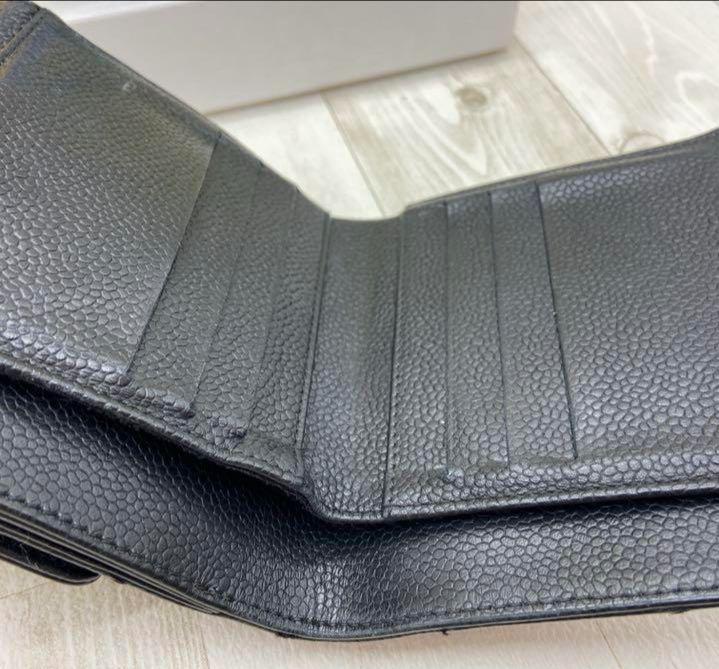 マニ様専用☆美品☆CHANELキャビアスキン二つ折り財布 画像3