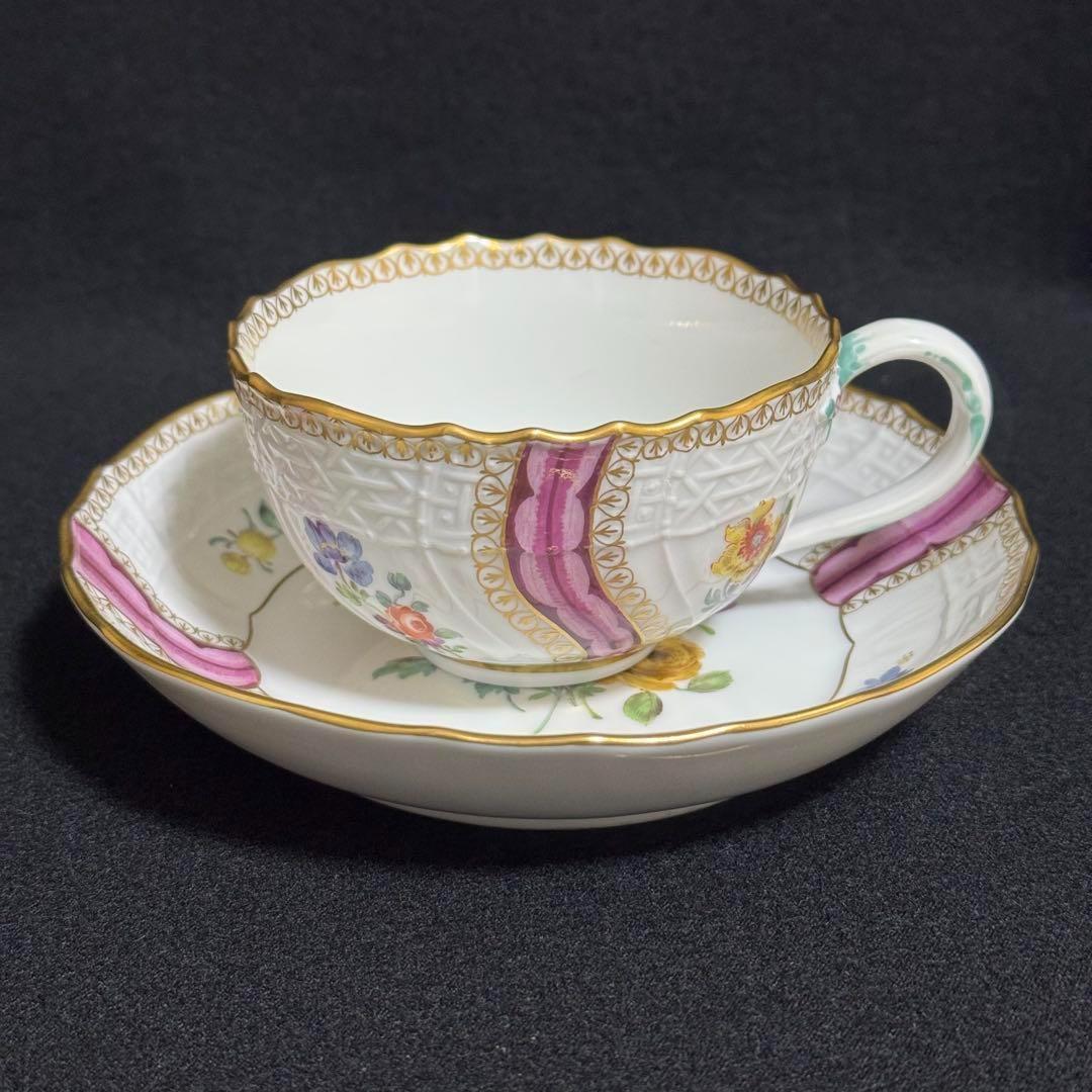 超 マイセン ノイブランデンシュタイン レリーフ カップ&ソーサーmeissen