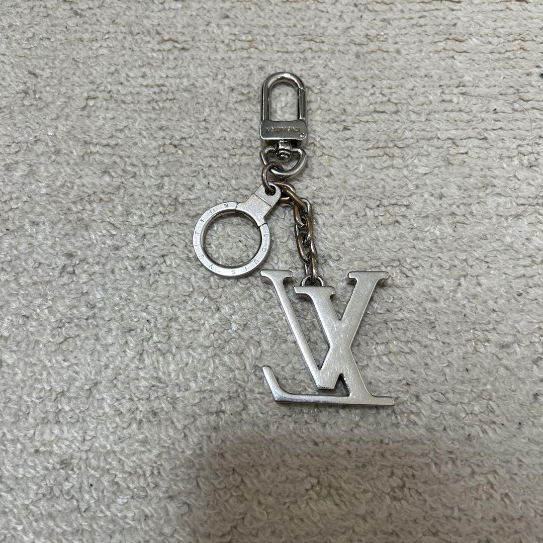 ルイヴィトン イニシアルLV キーリング