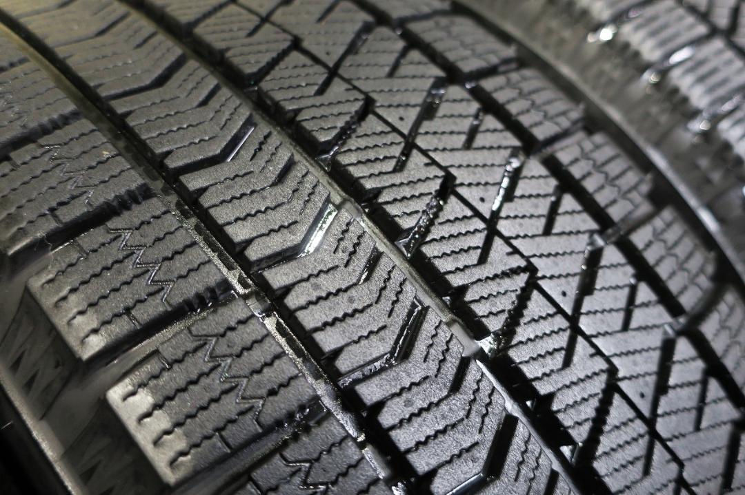 極上8~9分山 ブリヂストン スタッドレス 215/60R17 C-HRヴェゼル