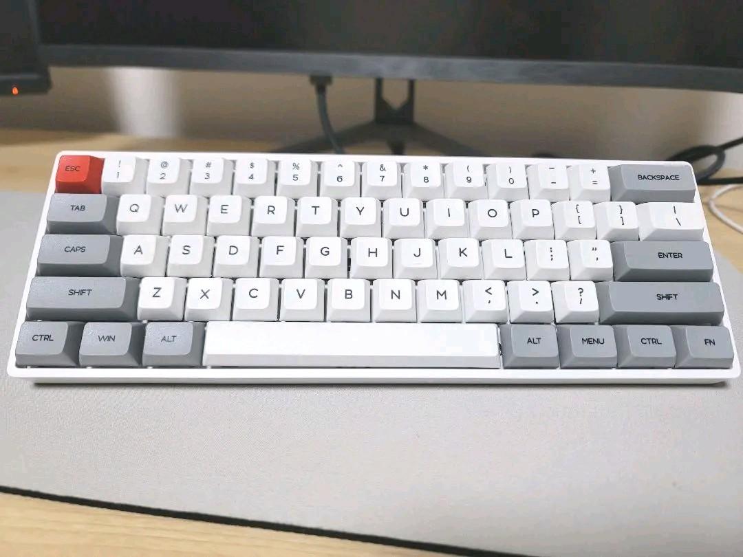 ゲーミングキーボード SK61 赤軸　60%