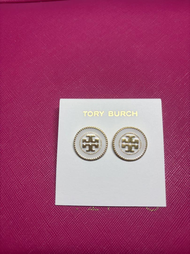 【TORY BURCH】ロゴ スタッドピアス 関税・送料込み TORY BURCH ゴールドスタッドピアス - メルカリ