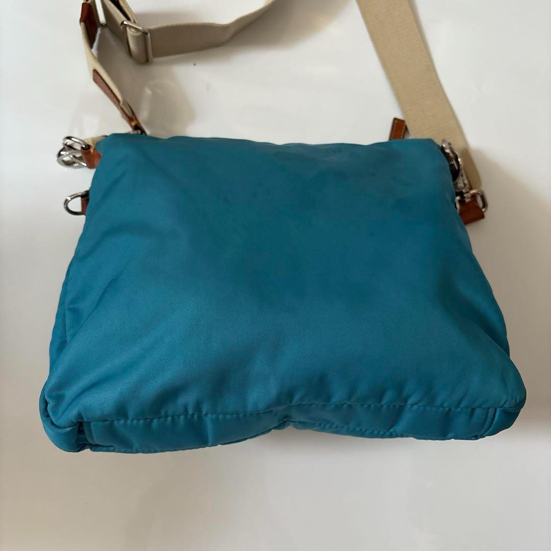 ミュウミュウ　ナイロン　ショルダーバッグ　ポケット　ジップ　スカイブルー　ほつれ