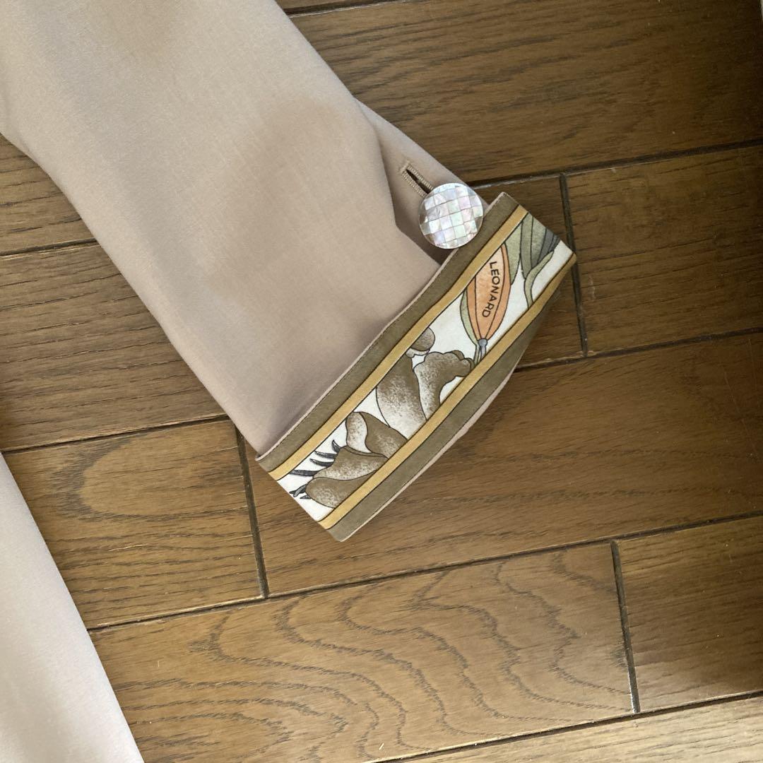 レオナール、ノーカラージャケット