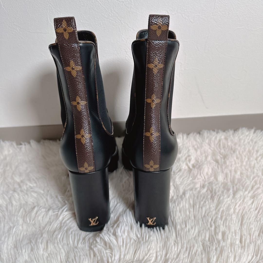 ルイヴィトン LOUIS VUITTON  ブーツ Lvボブールライン LVロゴ