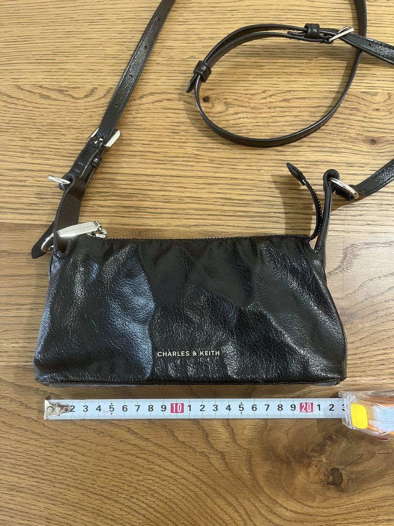 チャールズアンドキース　CHARLES ＆KEITH 　黒　ワンショルダー　美品 CHARLES & KEITH チェーンハンドル ショルダーバッグ 【再入荷