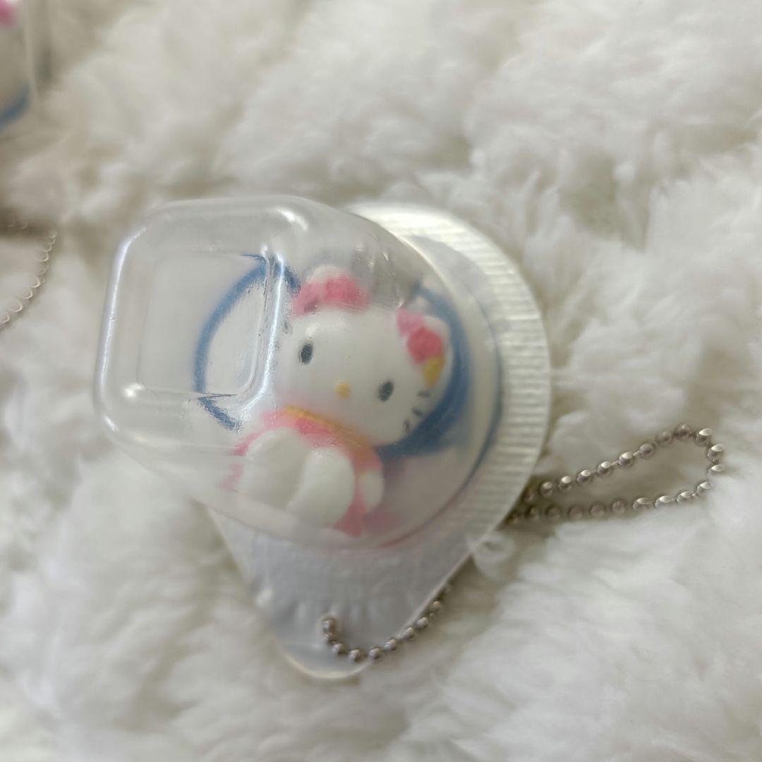 明治乳業 カップ入り ハローキティ ストラップ レア - メルカリ