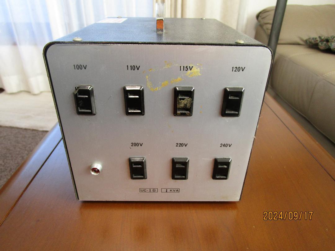 マルチ入出力電圧変圧器　1KVA