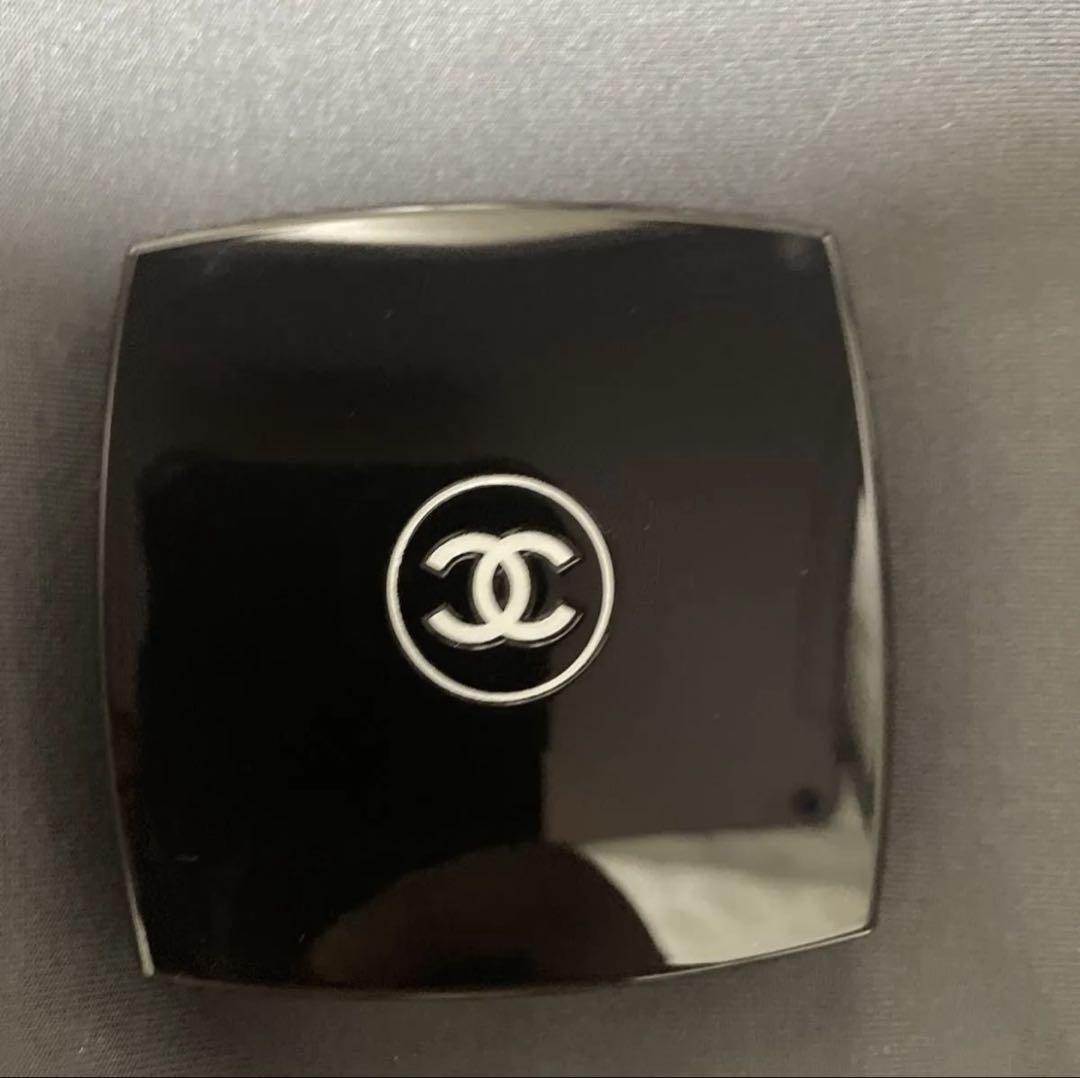 CHANEL ルキャトルオンブル ツイード001 キュイヴレアイシャドウパレット