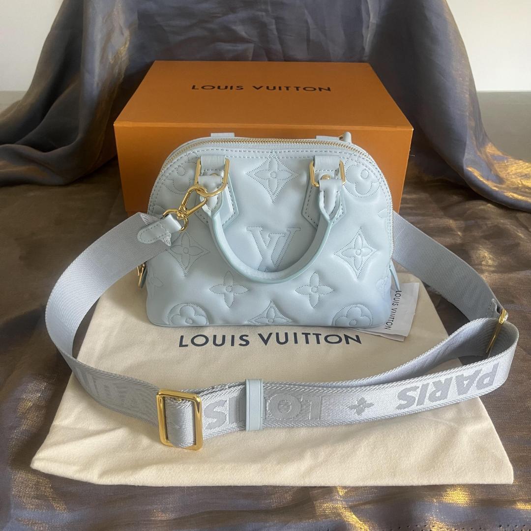 Louis Vuitton ショルダーバッグ ライトブルー - メルカリ
