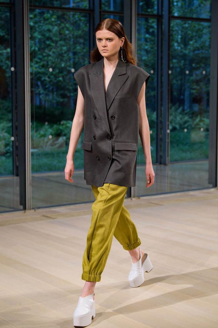 おトク情報がいっぱい！ 定価7万以上 新品 TIBI ティビ ボリューム リネン パンツ 0 パンツ