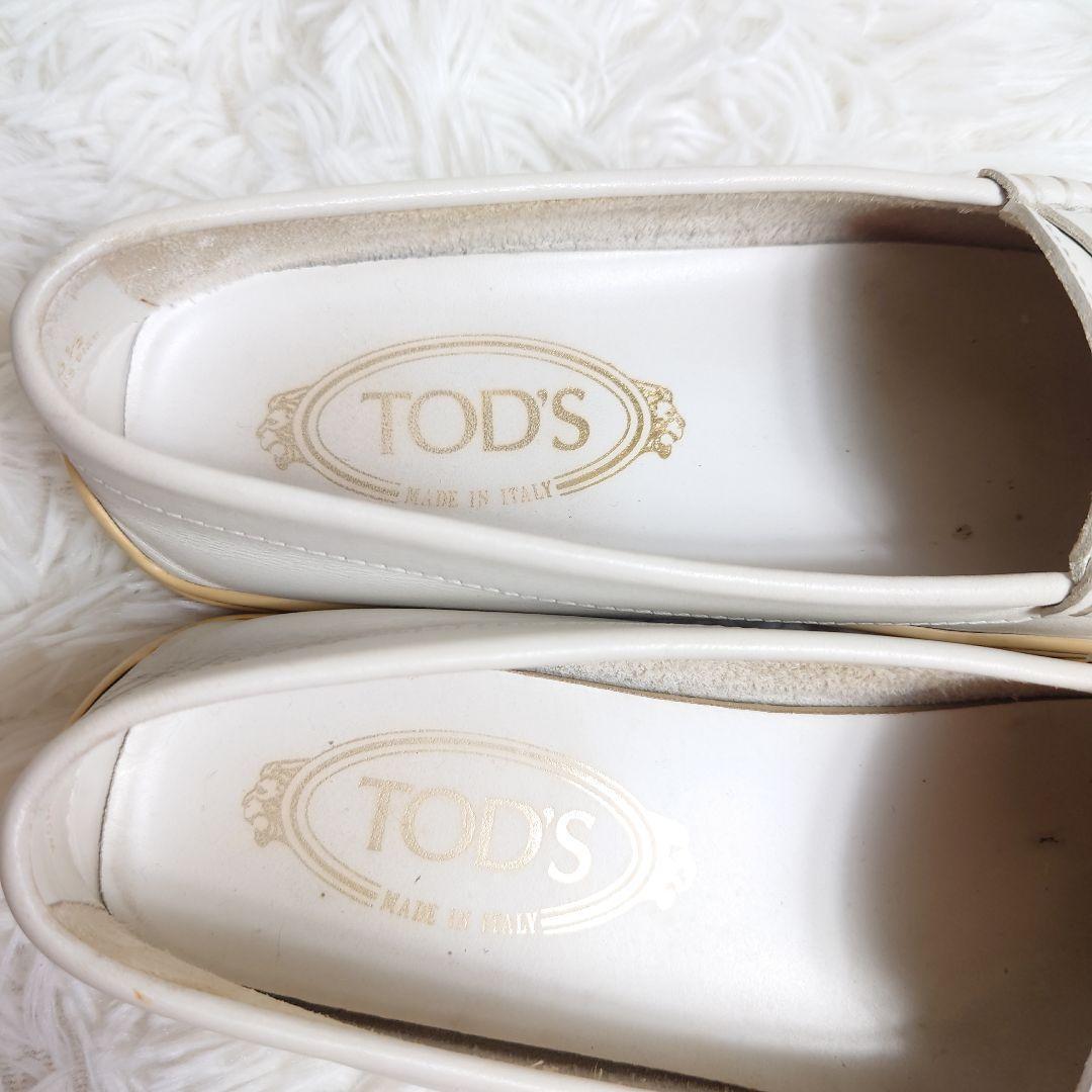 TOD'S　トッズ　ローファー　ドライビングシューズ　レザー　白　23.5cm