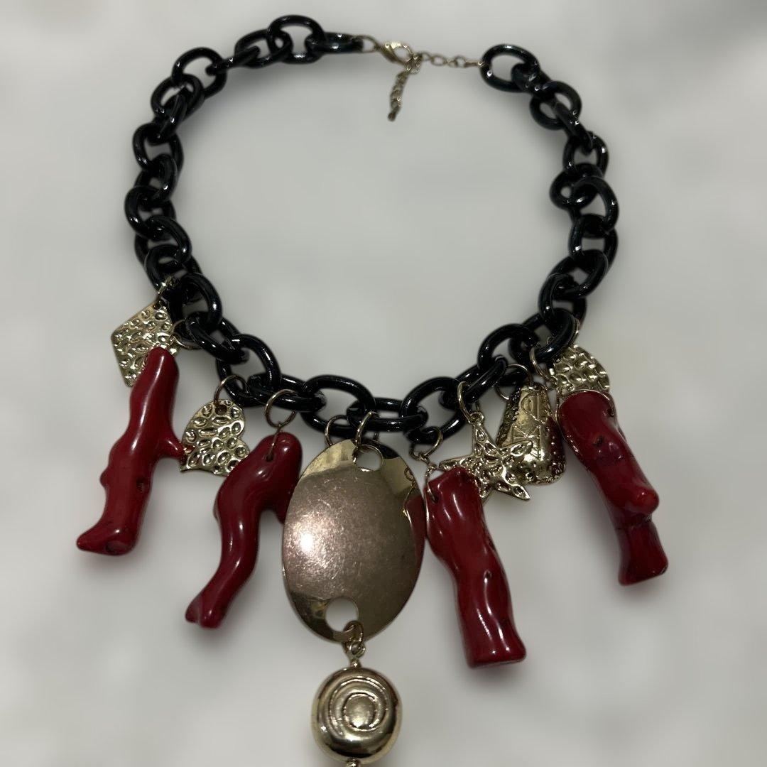 珊瑚チャーム付き黒赤ネックレス 珊瑚チャーム付き黒赤ネックレス