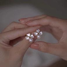 【送料無料】天然 淡水 真珠 白蝶貝 クローバー ピアス 結婚式 パーティ 【送料無料】天然 淡水 真珠 白蝶貝 クローバー ピアス 結婚式 パーティ