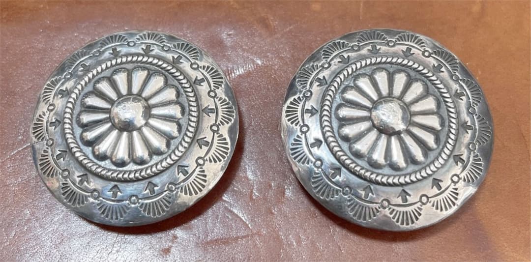 希少 ヴィンテージ コインシルバーコンチョ36mm フラワー 2個セット