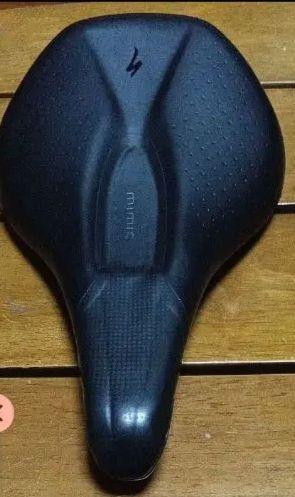 Specialized mimic サドル ブラック　143　ミリ