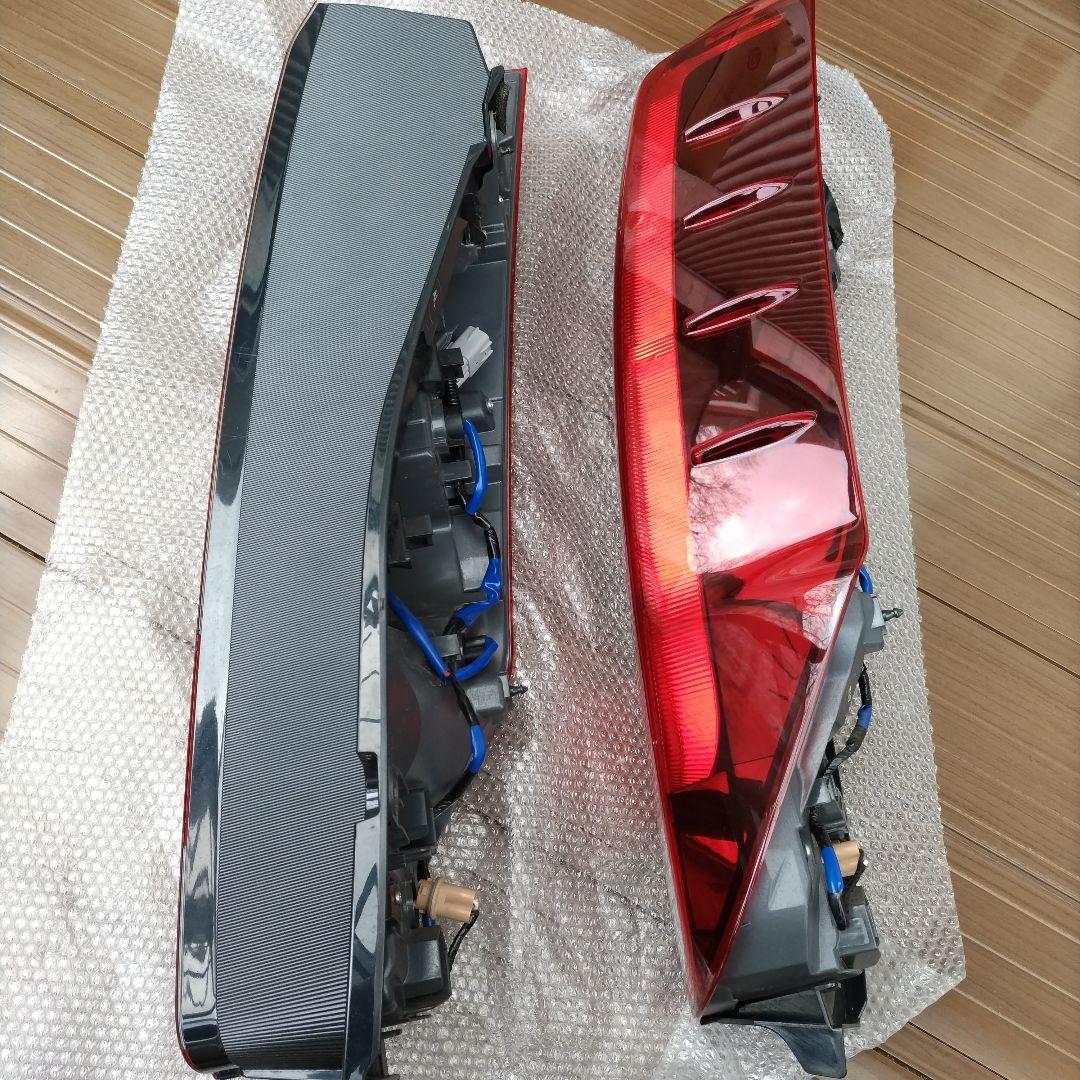 80系ノア エスクァイア用レッド テールランプ 左右セット 配線付き