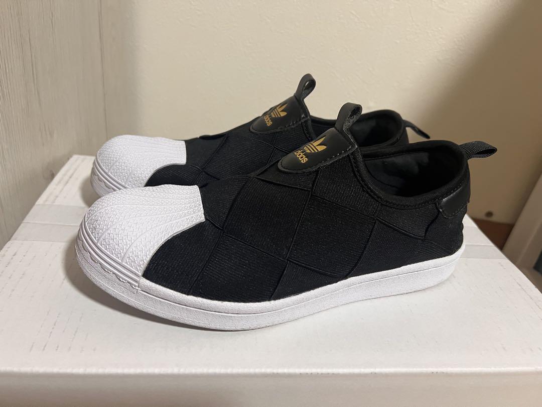 adidas スリッポン 黒/白 キャンバス