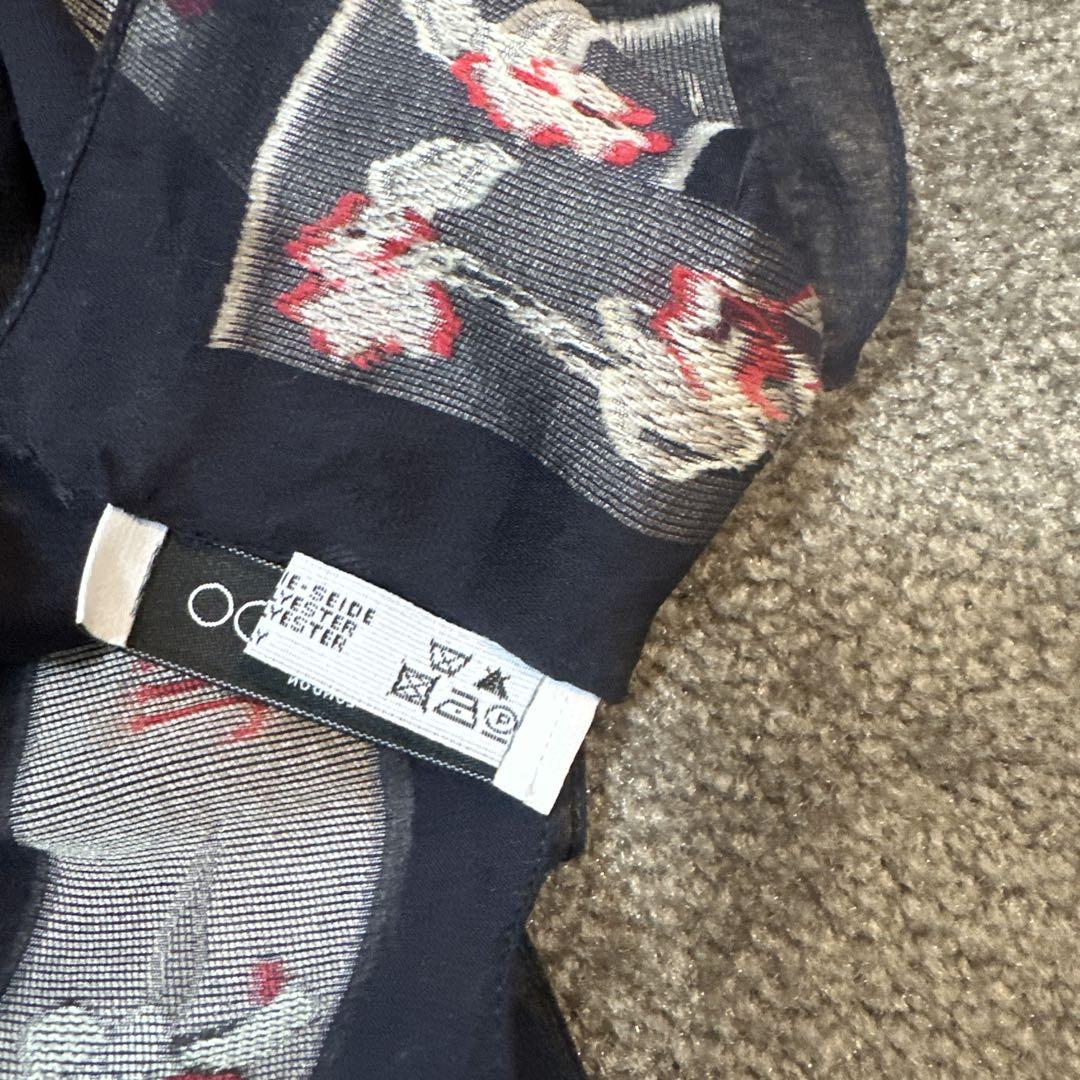 店内商品がすべてレジにて半額！！ JIMMY CHOO ネイビー シルクスカーフ ストール - メルカリ 小物