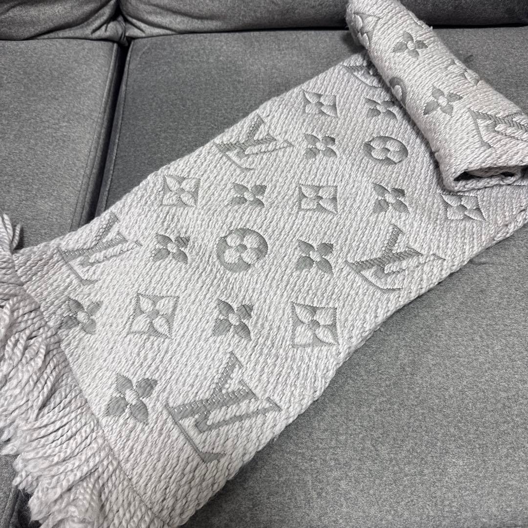 whiteミルキー 様　LOUIS VUITTON グレー マフラー