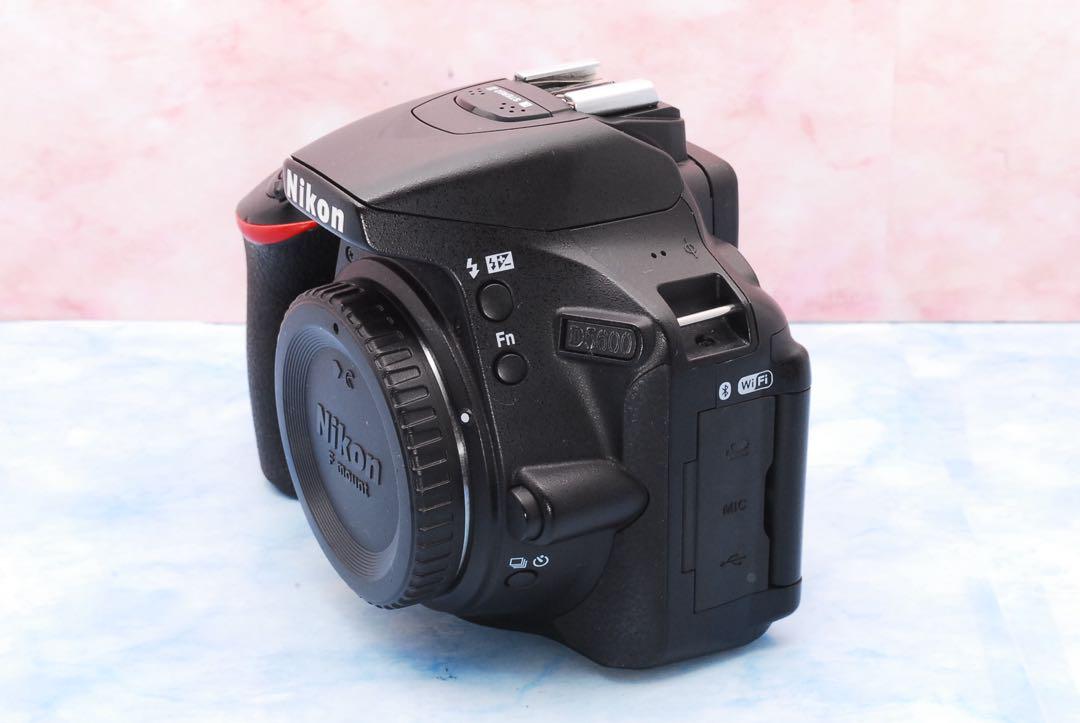 Nikon D5600❣️バッグ付でお得❣️一眼レフカメラ❣️高性能標準レンズ