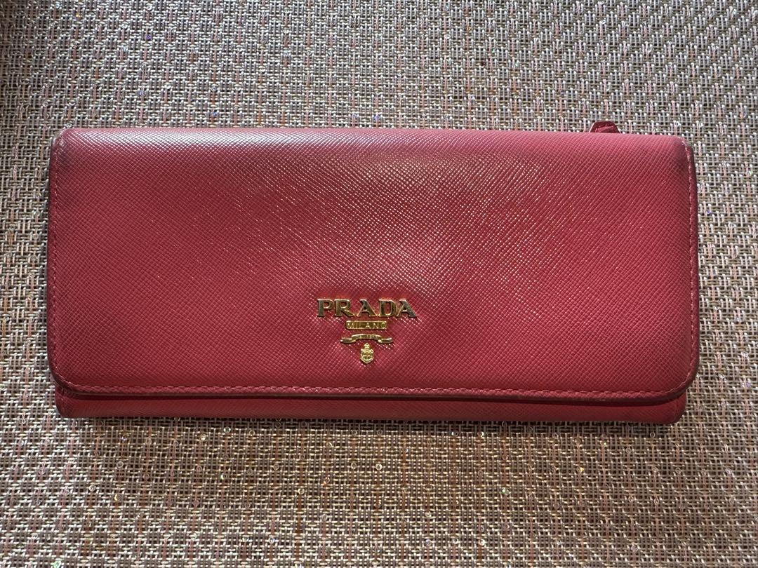 PRADA ピンク 二つ折り財布 - メルカリ