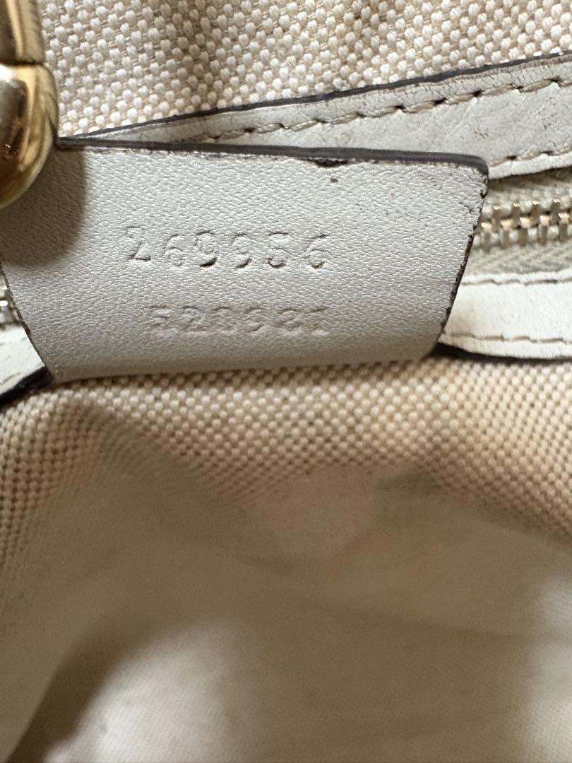 GUCCI ホワイトレザートートバッグ バンプチャーム　匿名発送 GUCCI ホワイトレザートートバッグ バンプチャーム 匿名発送
