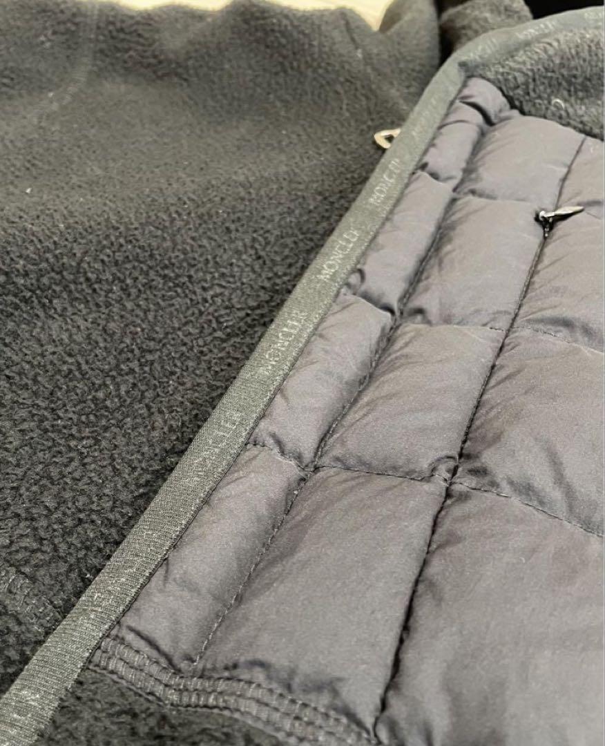 近年モデル MONCLER シリコンロゴ ボア ダウンジャケット