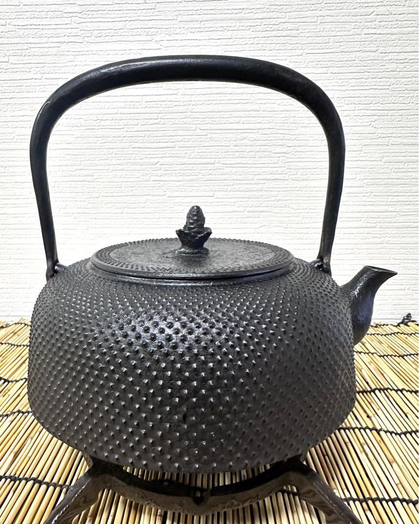 未使用、長期保管品、共箱、栞付　南部盛岡釜定工房 三代目 宮 伸穂作　南部鉄瓶