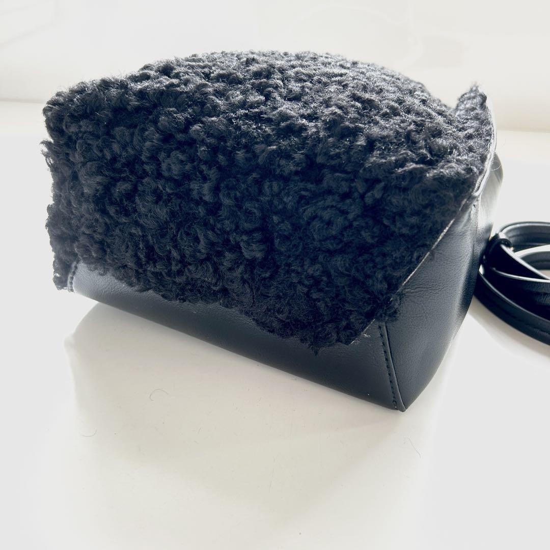 極美品！マルニMARNI カーリーシープスキン MUSEOミニバッグ　ブラック 極美品！マルニMARNI カーリーシープスキン MUSEOミニバッグ