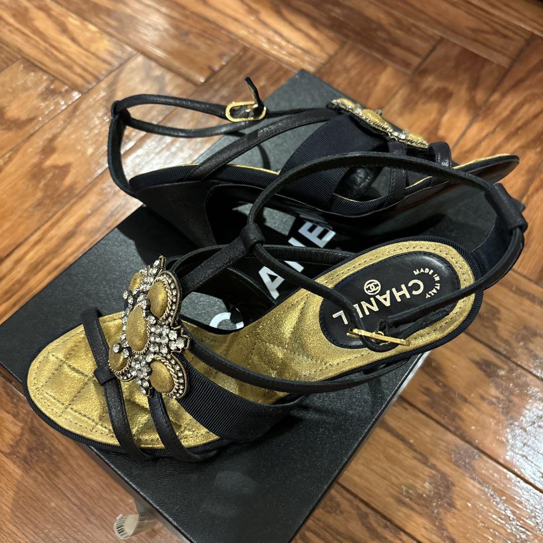 CHANEL＊ビジュー付きオープントゥヒール サンダル
