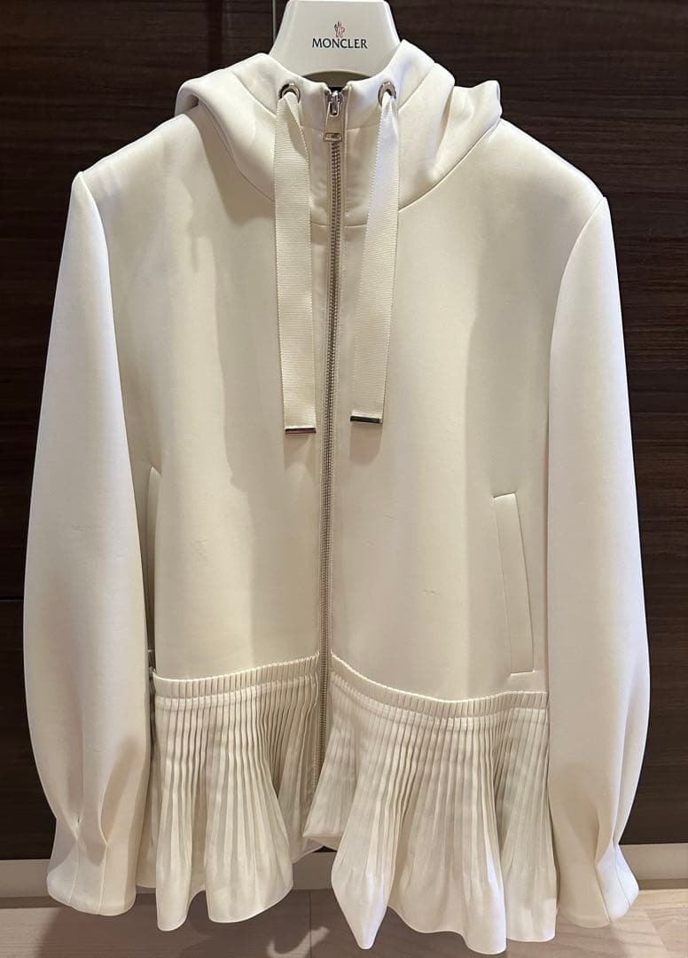 プリーツペプラムフーディジャケットS