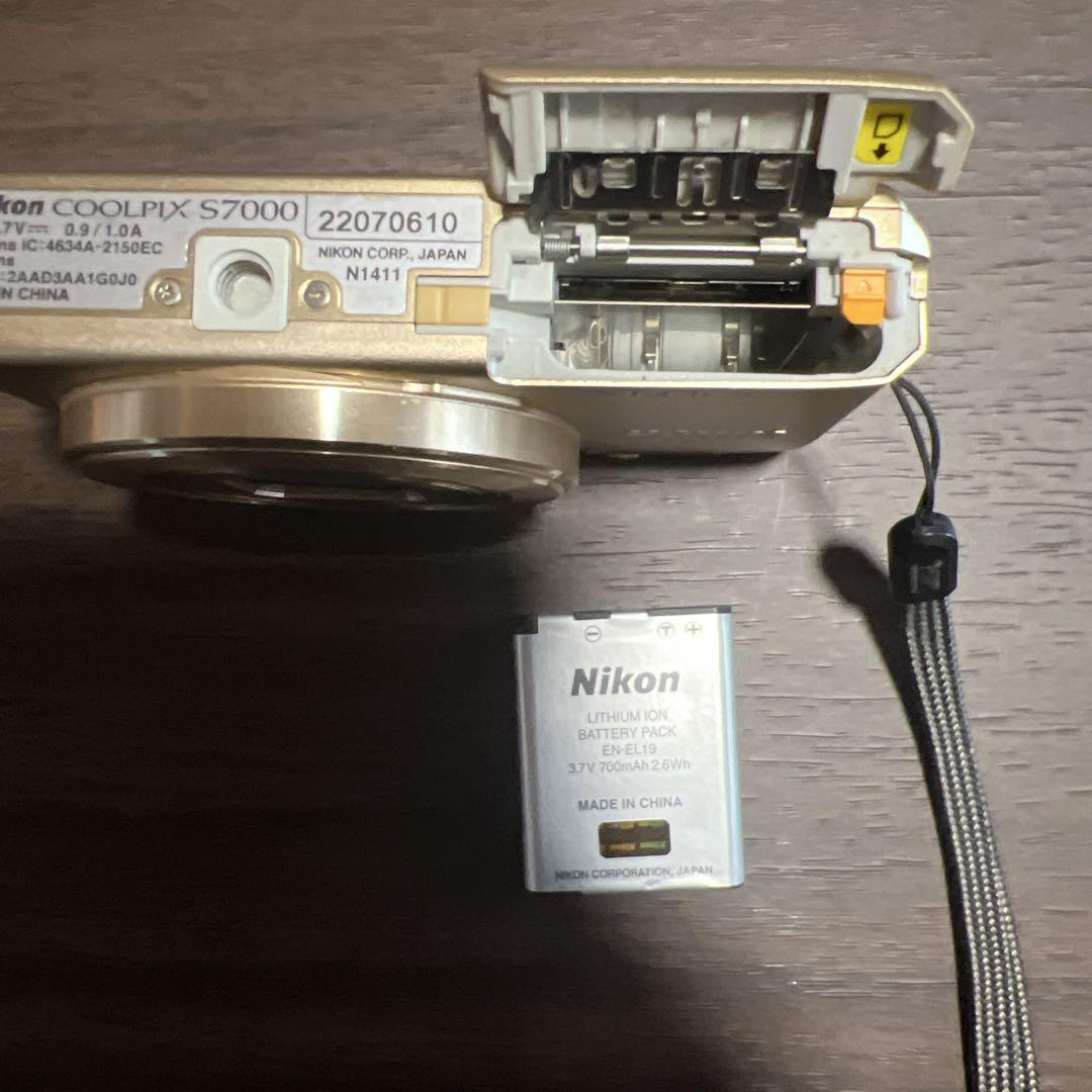Nikon COOLPIX S7000 ゴールド