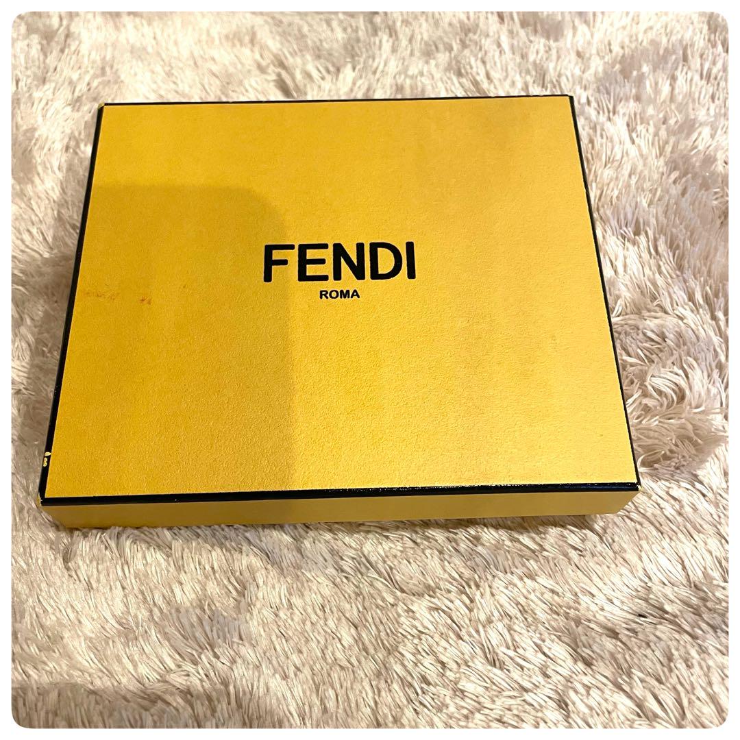 フェンディ　モンスター　バグズアイ　二つ折り財布　箱 & ギャランティカード付き
