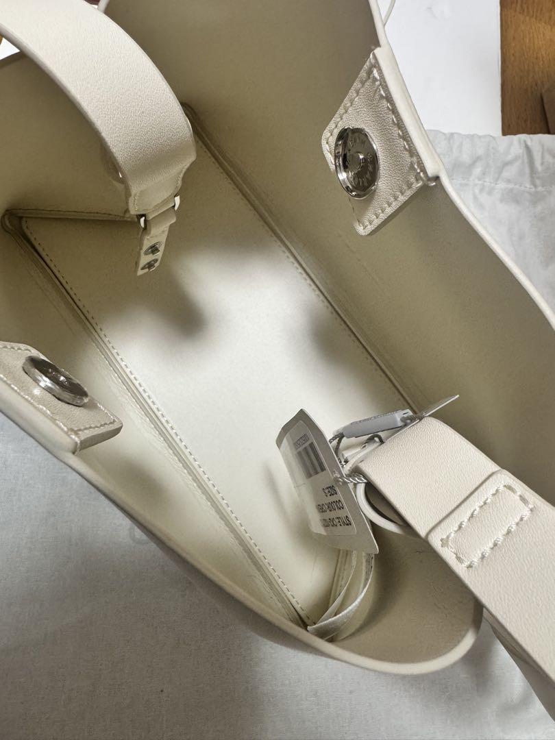 CHARLES & KEITH オデラ トラペーズバケットバッグ