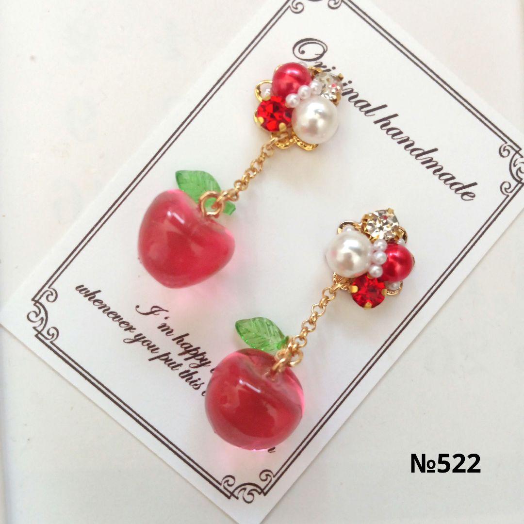 ♡ハンドメイド♡ビジューピアスイヤリング№522りんご - メルカリ