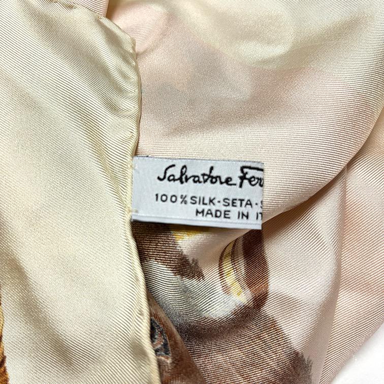専用 【Ferragamo フェラガモ】犬柄 スカーフ ネイビー ベージュ