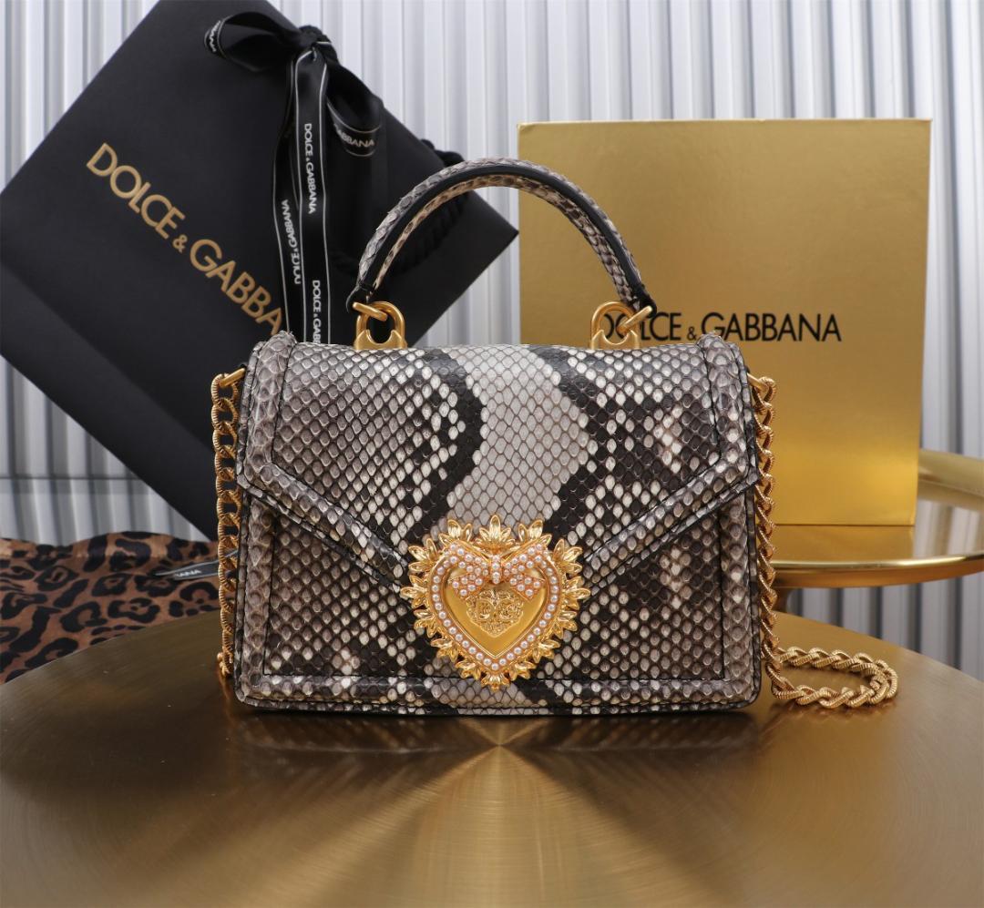 Dolce & Gabbana ショルダーバッグ DOLCE & GABBANA Bag White Graffiti Print Clutch Crossbody