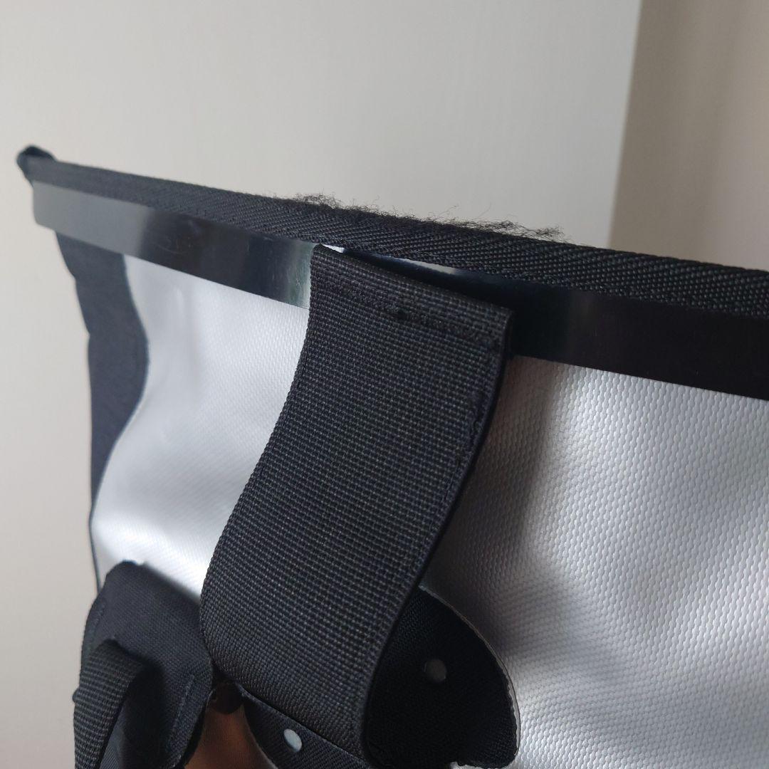 防水リュックサック シルバー