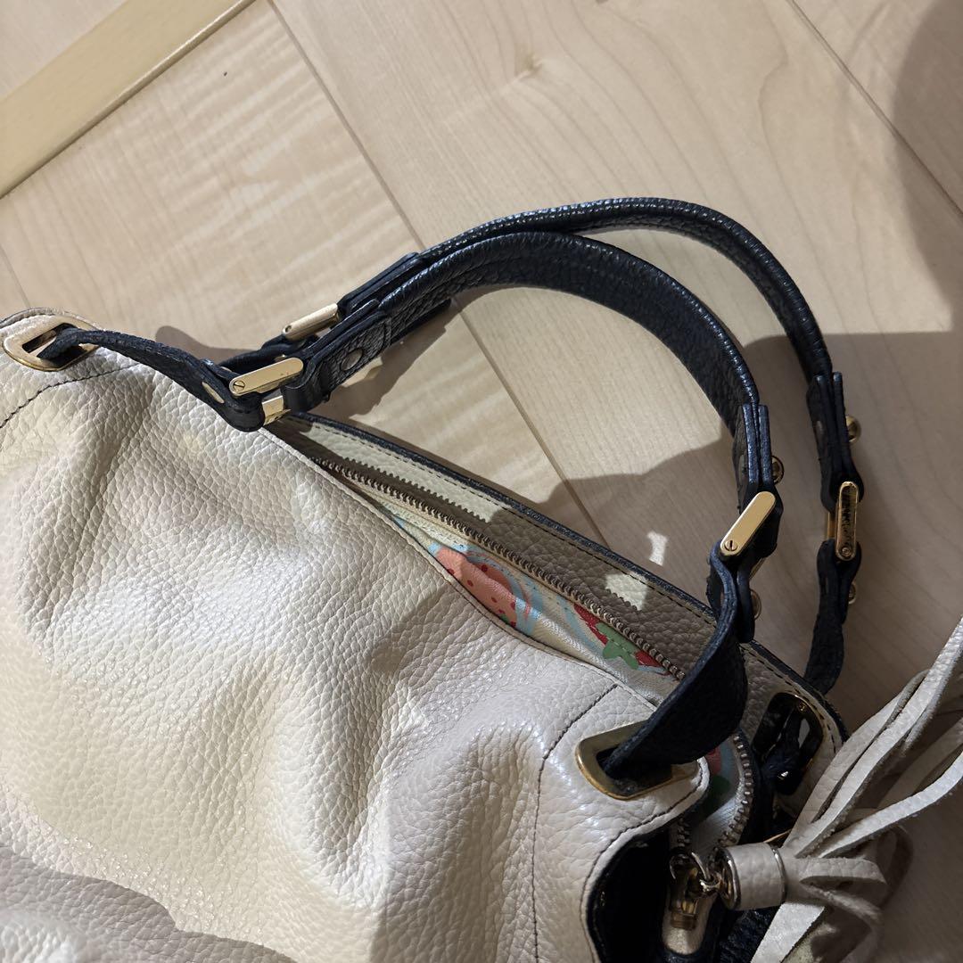 IANNE ハンドバッグ　ショルダーバッグ　オフホワイト　いちご