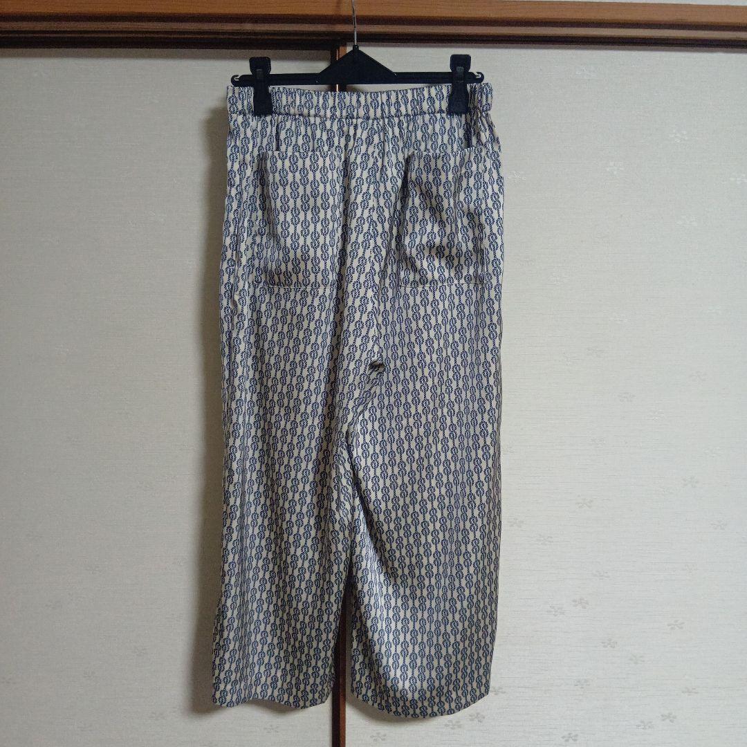 アンコキーヌ　チェーンプリント　ノースリーブ　ブラウス&ストレートパンツ
