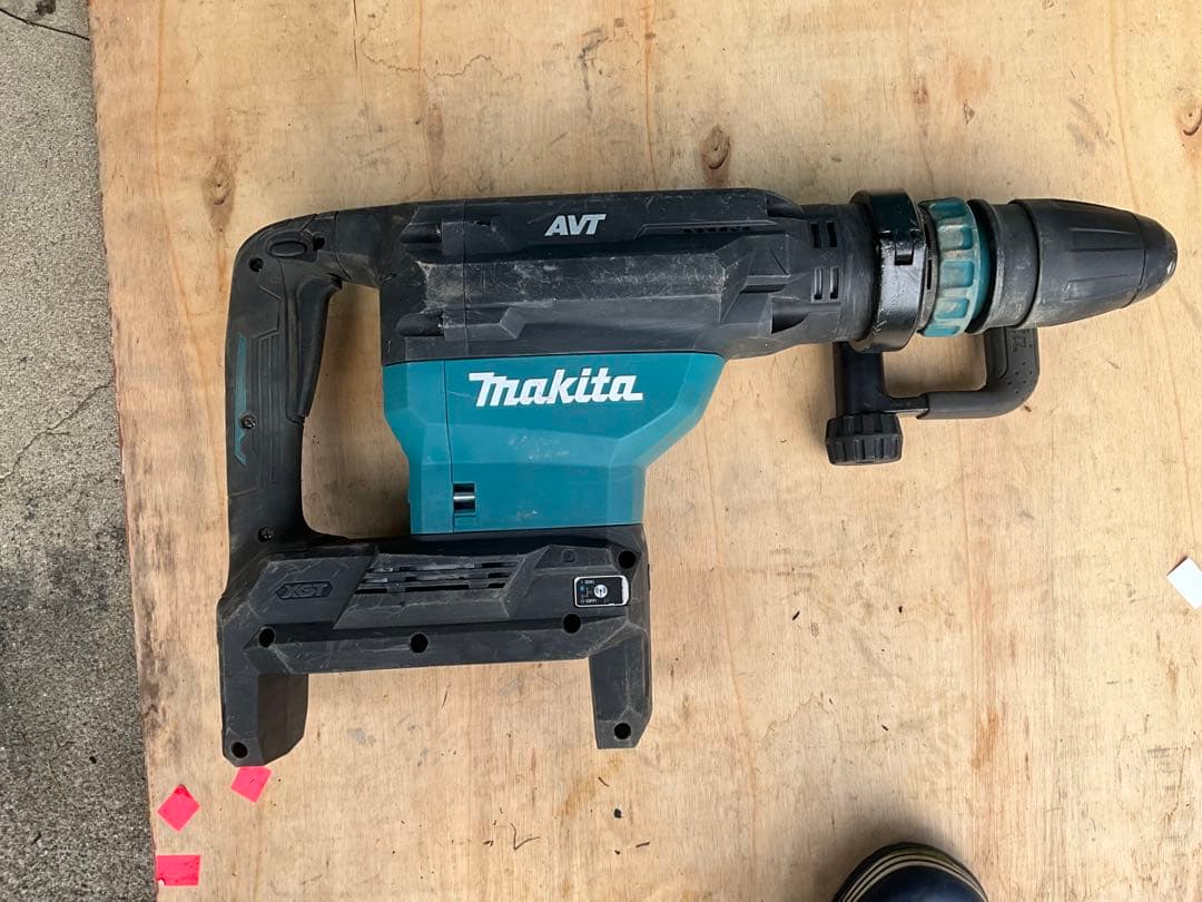 Makita AVT