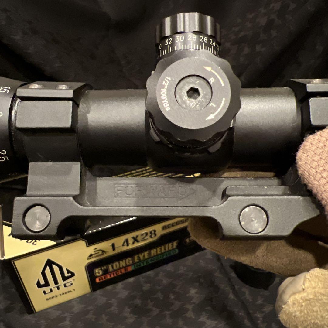 LEAPERS ACCUSHOT 1-4X28 30mm CQBズームスコープ