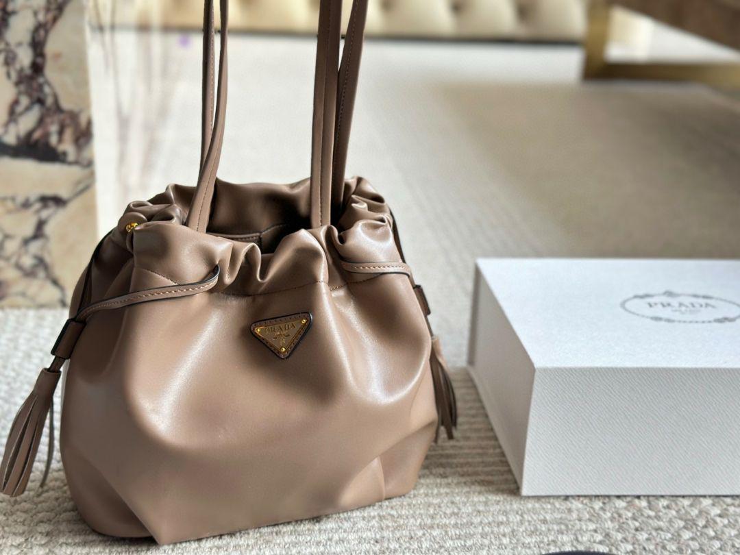 PRADA ドローストリング ショルダーバッグ