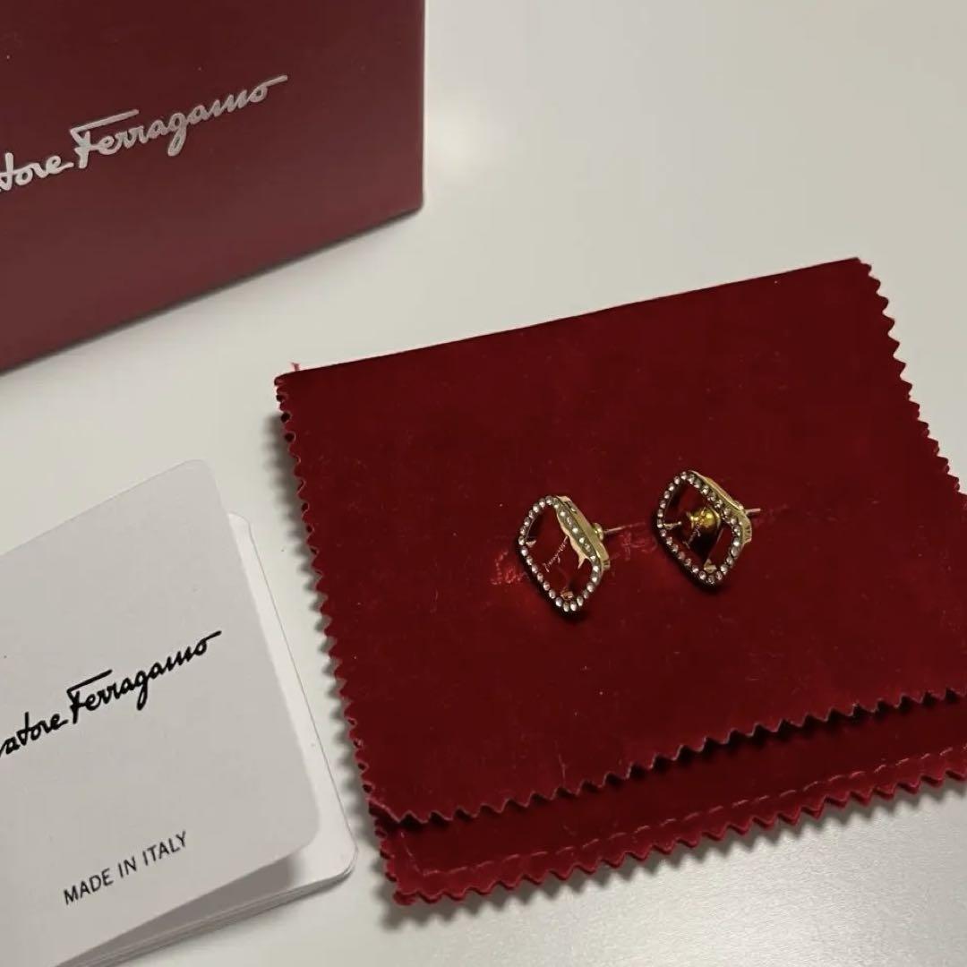 【美品】フェラガモ ピアス ゴールド