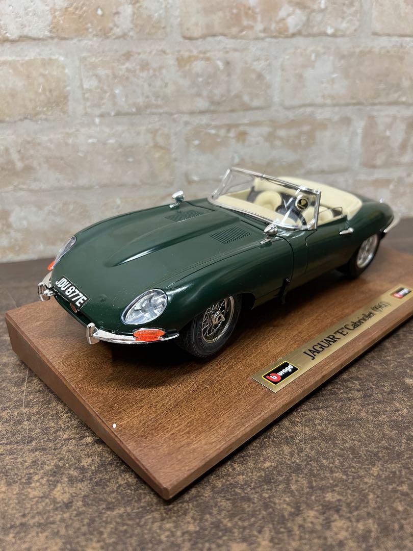 BBURAGO JAGUAR E Cabriet 1961 1/18