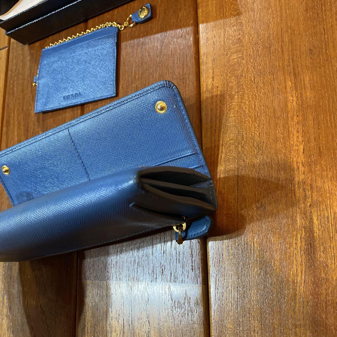 PRADA 二つ折り財布 青