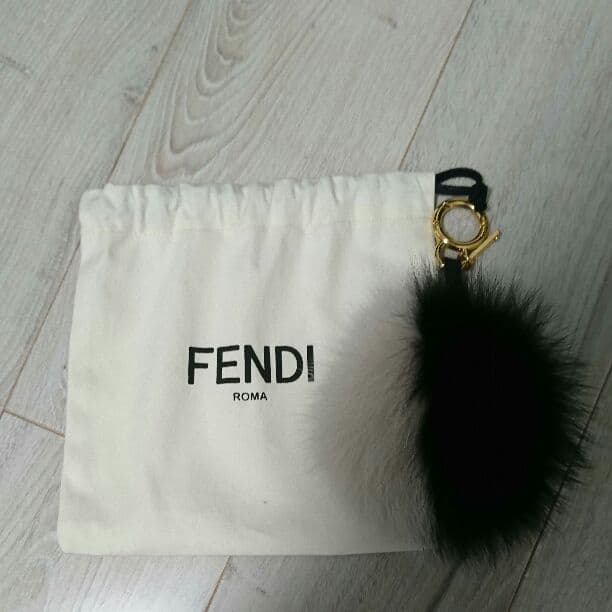 フェンディツートン ポンポンチャーム フェンディツートン ポンポンチャーム