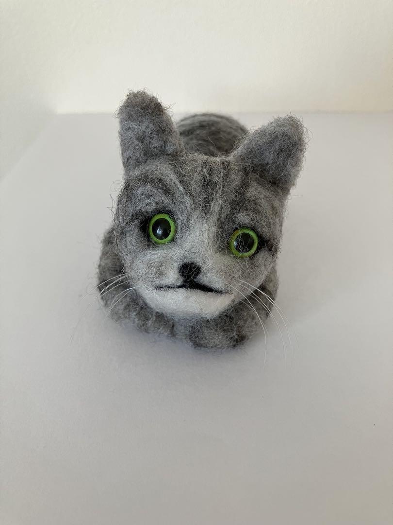 羊毛フェルト 猫 置物 ぬいぐるみグレーの猫 ハンドメイド