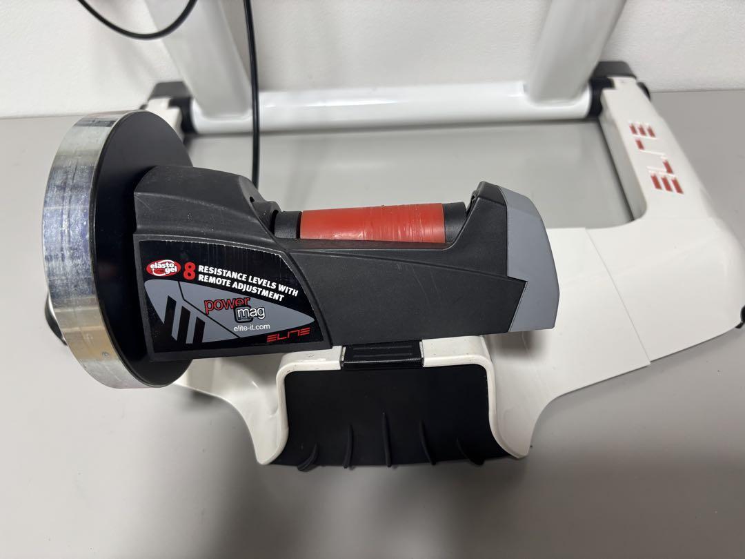 ELITE QUBO Fluid ローラー台 ホワイト/レッド - メルカリ